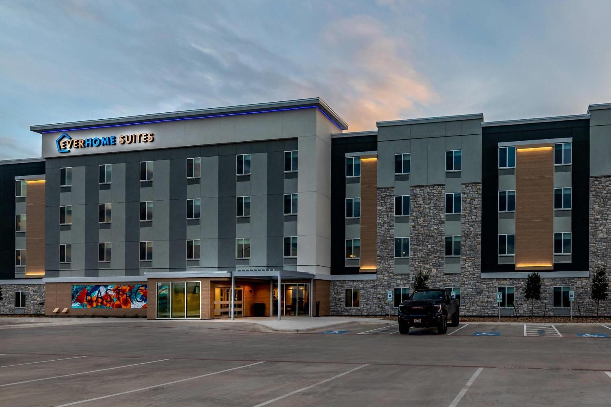 Everhome Suites Bastrop Exterior photo